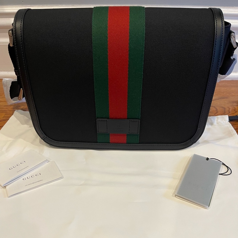 Gucci crossbody messenger bag NWT! 630921